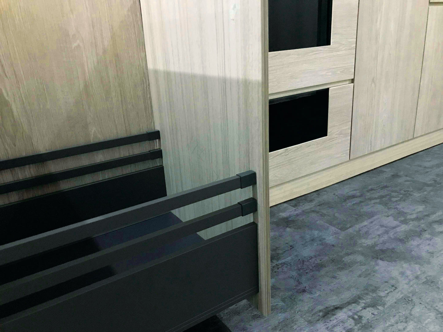 EP2006 Slim Box Drawer System Side Square Bar